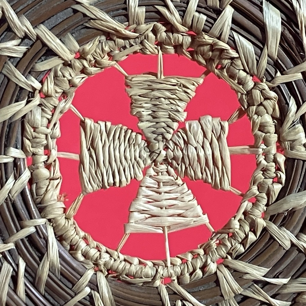 Vintage Handwoven Pine Needle Box with Lid / Handcrafted Coiled Basketry‎ - Picture 12 of 15
